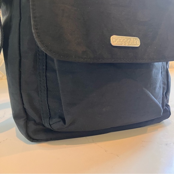 Baggallini Black Shoulder Messenger Bag Pockets Silver Nylon Travel Purse - Picture 2 of 16